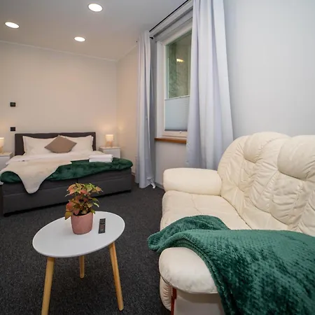 With Free Parking And Private Entrance