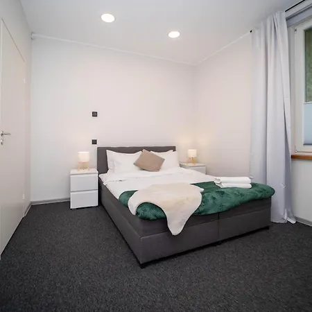 Apartment With Free Parking And Private Entrance